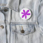 Badge Rond 5 Cm Jolie fleur - violet sur blanc (En situation)