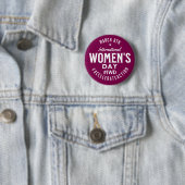 Badge Rond 5 Cm Journée internationale de la femme 8 mars IWD (En situation)