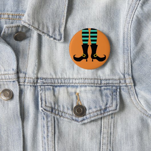 Badge Rond 5 Cm Joyeuse Jambe de sorcière Halloween (En situation)