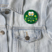 Badge Rond 5 Cm Joyeux St. Patricks Day Bière et Clovers (En situation)