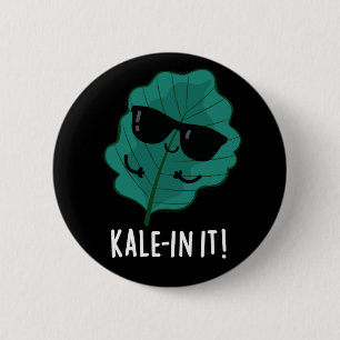 Badge Rond 5 Cm Kale-in It Funny Veggie Kale Pun Dark BG