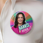 Badge Rond 5 Cm Kamala Harris - pop art coloré conception de campa<br><div class="desc">Un design lumineux et coloré pour le vice-président des Etats-Unis - Kamala Harris. Un design non traditionnel avec une photo de Kamala Harris et un arrière - plan turquoise rose et vert.</div>