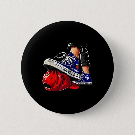 Badge Rond 5 Cm Kamala Harris talons Haut Sur Le Casquette Rouge (Devant)