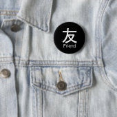 Badge Rond 5 Cm Kanji pour T-shirt ami (En situation)
