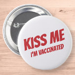 Badge Rond 5 Cm Kiss Me Je suis Vacciné Moderne Mignonne Citation<br><div class="desc">"Kiss Me I'm Vaccination" en typographie sans serif moderne,  mignonne et simple</div>