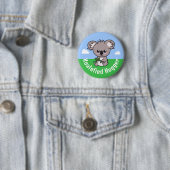 Badge Rond 5 Cm "Koalafied Hugger" adorable bébé koala (En situation)