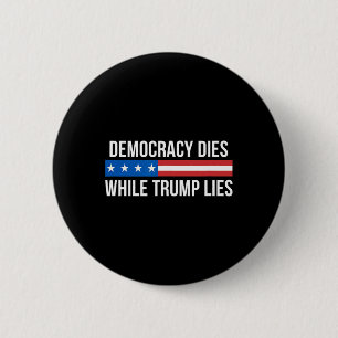 Badge Rond 5 Cm La démocratie meurt pendant que Trump ment -