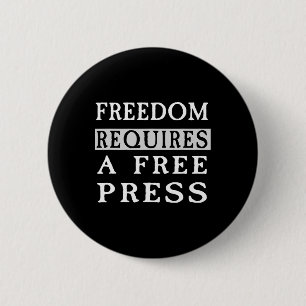 Badge Rond 5 Cm La liberté nécessite un T-shirt anti-trump de la p