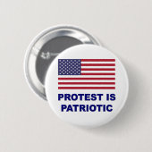 Badge Rond 5 Cm La protestation est patriotique (Devant & derrière)