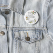 Badge Rond 5 Cm La Terre rit de fleurs (En situation)
