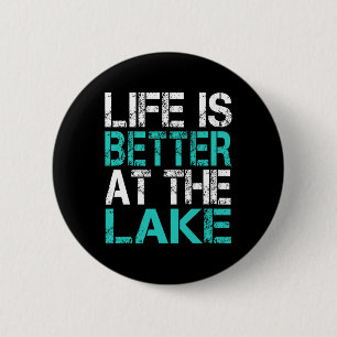 Badge Rond 5 Cm La Vie Amusante Est Meilleure Au Lac Camping Summe