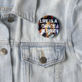 BADGE ROND 5 CM LA VIE EST DANCE FLOOR ! (En situation)