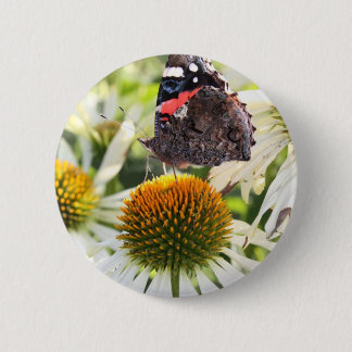Badge Rond 5 Cm L'amiral papillon sur la fleur