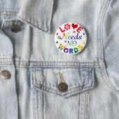 Badge Rond 5 Cm L'amour n'a pas besoin de mots (En situation)