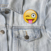 Badge Rond 5 Cm Langue Emoji Pin (En situation)