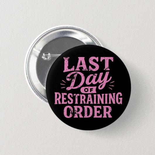 Badge Rond 5 Cm Last Day of Restraining Order Pink/Black  (Devant & derrière)