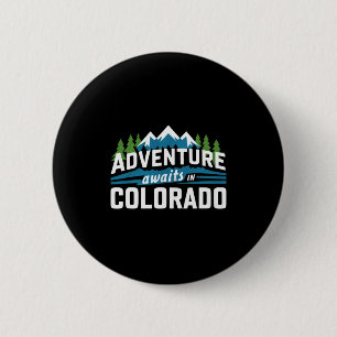Badge Rond 5 Cm L'aventure Colorado attend Randonnée dans les mont