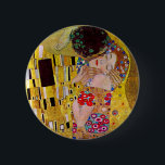 Badge Rond 5 Cm Le baiser de Gustav Klimt, Art Nouveau Vintage<br><div class="desc">Le tableau ultime de l'amour, un beau design pour célébrer la Saint Valentin avec! The Kiss (détail) (1907-1908) de Gustav Klimt est un symbole de l'époque victorienne vintage de l'amour d'art et de la peinture romantique mettant en scène un couple romantique dans différentes nuances d'or, motifs et symboles, partageant un...</div>