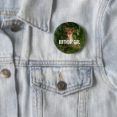 Badge Rond 5 Cm Le chou renard dans une forêt verte (En situation)