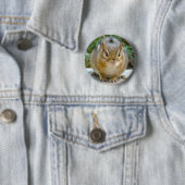 Badge Rond 5 Cm Le Cute Chipmunk A L'Oeil Sur Vous (En situation)