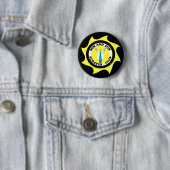 BADGE ROND 5 CM LE SOLEIL ET BOUTON D'AMUSEMENT (NOIR) (En situation)