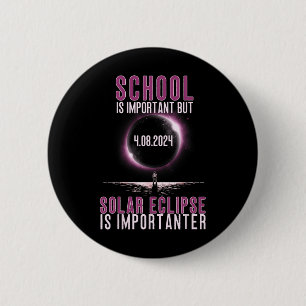 Badge Rond 5 Cm L'École Est Importante, Mais L'Éclipse Solaire Est
