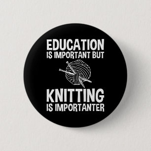 Badge Rond 5 Cm L'Éducation Est Importante, Mais Le Tricot Est Imp