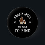 Badge Rond 5 Cm Les Bons Morels Sont Difficiles À Trouver Des Puns<br><div class="desc">Les Bons Morels Sont Difficiles À Trouver. Amusant et sarcastique champignons à la recherche d'un jeu de mots pour ceux qui aiment trouver des champignons dans le bois. Marchandises vintages et rétro cool pour chasseurs de champignons ramassant des champignons comestibles dans la nature. Parfait pour le champagne et la collecte...</div>