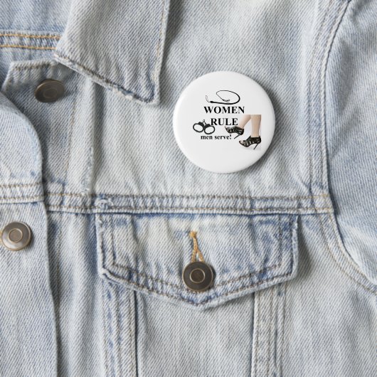 BADGE ROND 5 CM LES FEMMES (En situation)