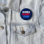 Badge Rond 5 Cm Les femmes contre Donald Trump (En situation)