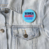 Badge Rond 5 Cm Les femmes contre Trump (En situation)