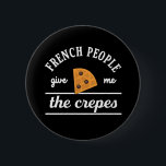 Badge Rond 5 Cm Les Français Me Donnent Des Pistolets De Nourritur<br><div class="desc">Les Français Me Donnent Les Crêpes. Conception amusante et sarcastique du jeu de mots pour ceux qui aiment le dessert sucré et salé. Marchandises amusantes et humoristiques pour ceux qui voyagent en France et savourent une cuisine délicieuse à Paris. Parfait pour les amoureux des crêpes et ceux qui aiment l'humour,...</div>