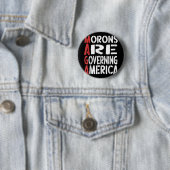 Badge Rond 5 Cm Les morons dirigent l'Amérique Drôle Tee _1 (En situation)
