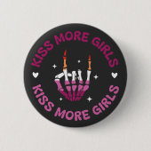 Badge Rond 5 Cm Lesbian Pride Kiss Plus de filles (Devant)