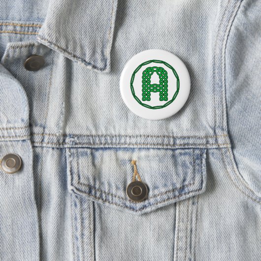 Badge Rond 5 Cm Lettre Initiale A Monogramme En Style Celtique (En situation)