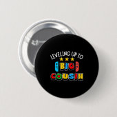 Badge Rond 5 Cm Leveling Up To Big Cousin Funny Gaming Video Game  (Devant & derrière)