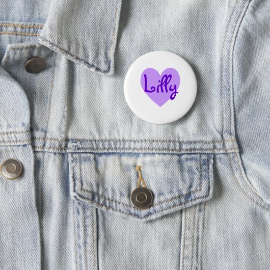 Badge Rond 5 Cm Lilly en violet (En situation)