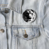 Badge Rond 5 Cm Lion noir et blanc (En situation)