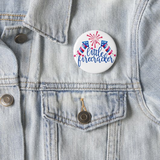 Badge Rond 5 Cm Little Firecracker 4 juillet fête d'anniversaire (En situation)
