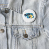 Badge Rond 5 Cm Logo Tom Bleu et Jaune (En situation)