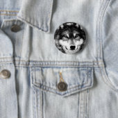 Badge Rond 5 Cm Loup noir et blanc (En situation)