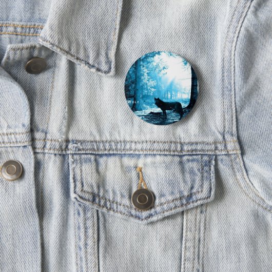 Badge Rond 5 Cm Loup noir seul dans la forêt (En situation)