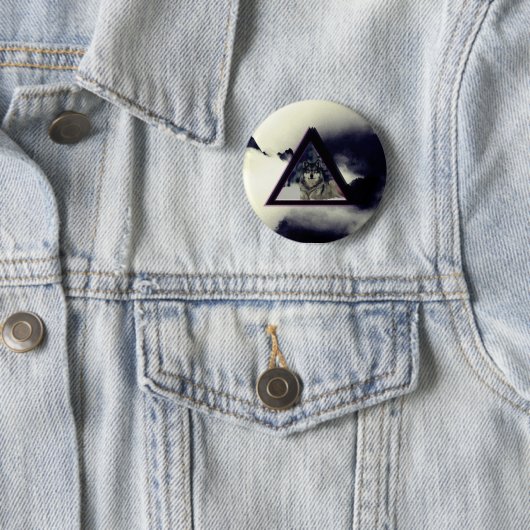Badge Rond 5 Cm loup triangle (En situation)