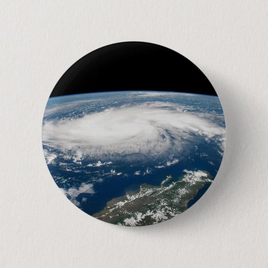 Badge Rond 5 Cm L'Ouragan Dorian Au-Dessus De L'Océan Atlantique. (Devant)