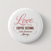Badge Rond 5 Cm Love First Coffee Second Mom Life Typography Desig (Devant)