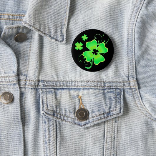 Badge Rond 5 Cm Lucky Irish Four Leaf Clover Button (En situation)