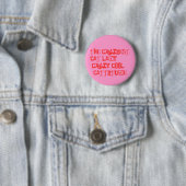 Badge Rond 5 Cm Madame la plus folle de chat ! ! (En situation)