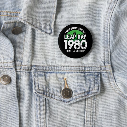 Badge Rond 5 Cm Magnifique depuis 1980 Leap Année Jour Février 29 (En situation)