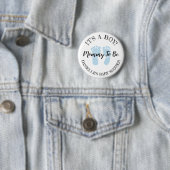 Badge Rond 5 Cm Maman doit être Blue Footprints Baby shower (En situation)