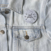 Badge Rond 5 Cm Marbre de puissance de fille (En situation)